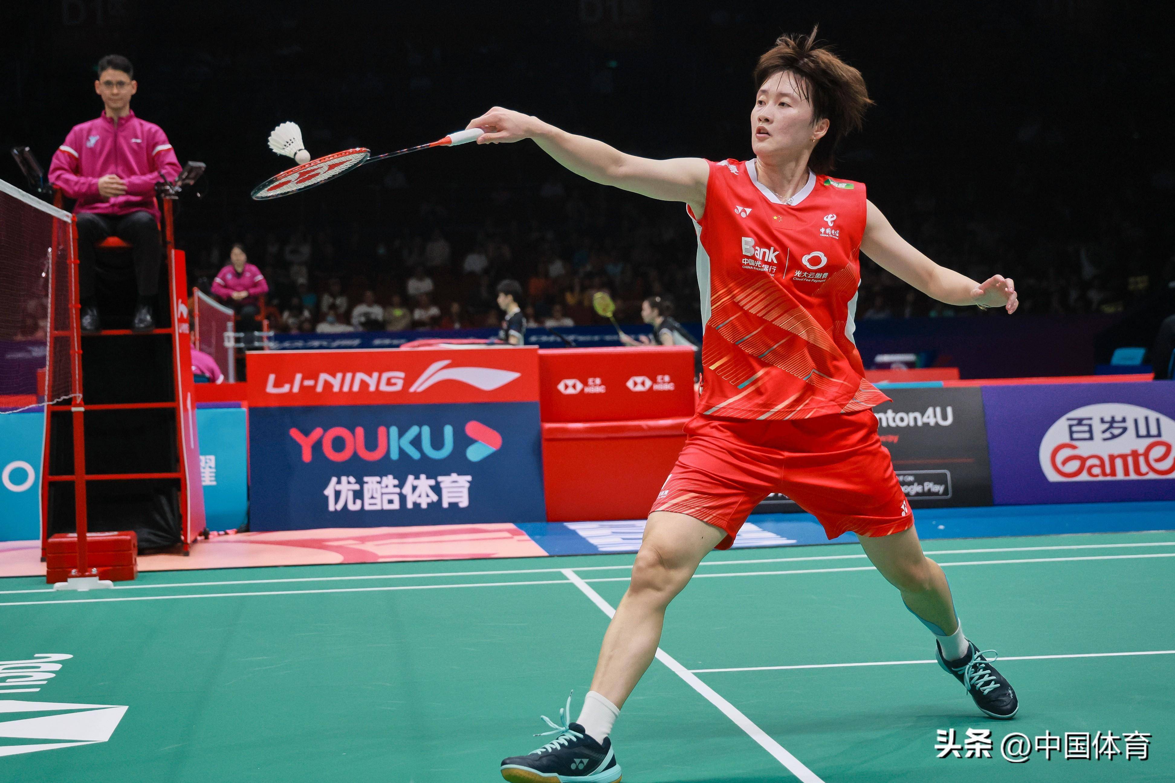 场上管理佩 场上管理佩