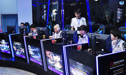 们刻苦努力 们刻苦努力